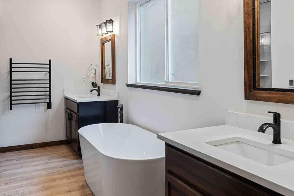 אשפורד Luxe Mt. Rainier Lodge W/ Hot Tub-Ac-Game Room מראה חיצוני תמונה