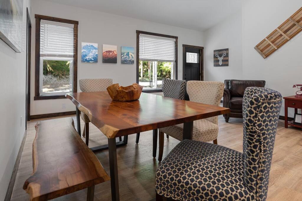 אשפורד Luxe Mt. Rainier Lodge W/ Hot Tub-Ac-Game Room מראה חיצוני תמונה